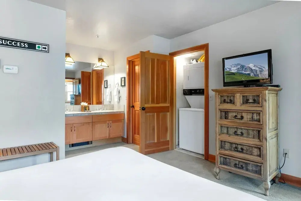 Greyhawk at Deer Valley Resort - Two Bedroom Condo with Hot Tub #12 2 Condo