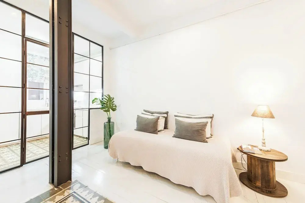 2 Bd Apartment Exclusive Location in Golden Mile Velazquez II