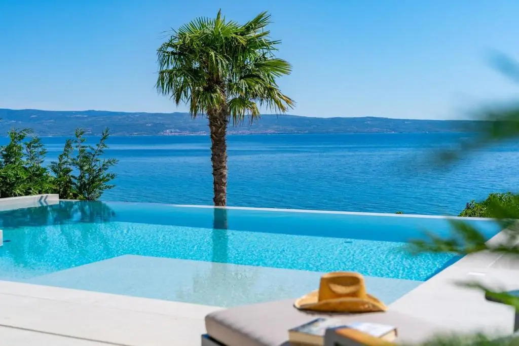 Seaview Villa ABA with 38sqm heated infinity pool, 4 bedrooms, Media room, 150m from sea