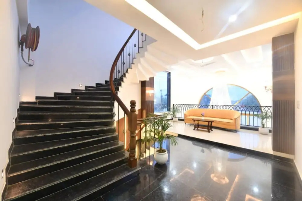 Click Hotel Narayana
