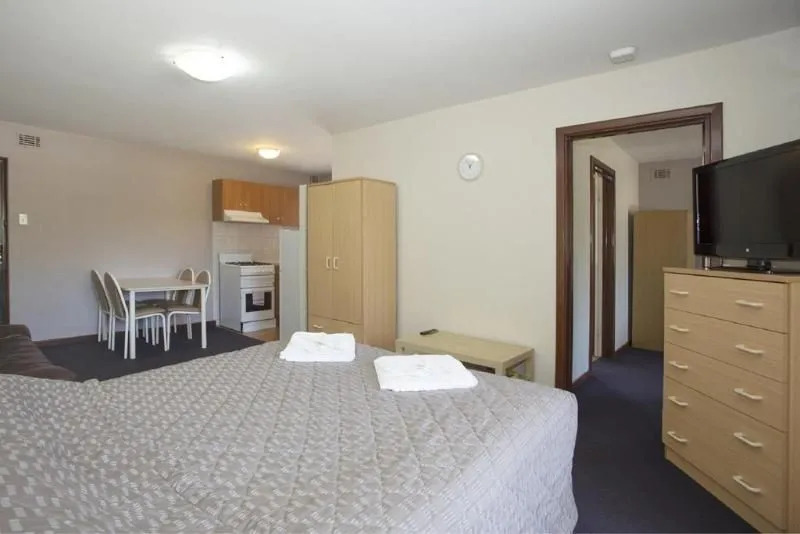 Burswood Lodge Motel Apartments