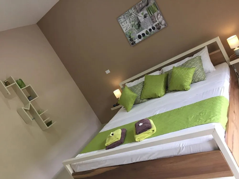 Tee-K Lodge B&B