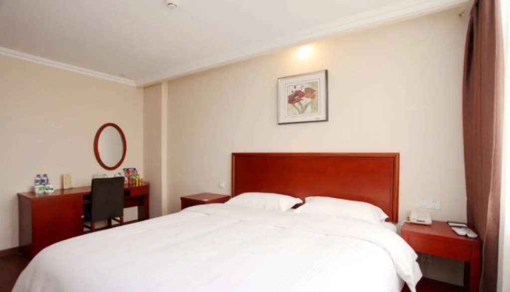 GreenTree Inn JiangSu YanCheng XiangShui ChenJiaGang RenMin E) Road HuangHai Road Business Hotel