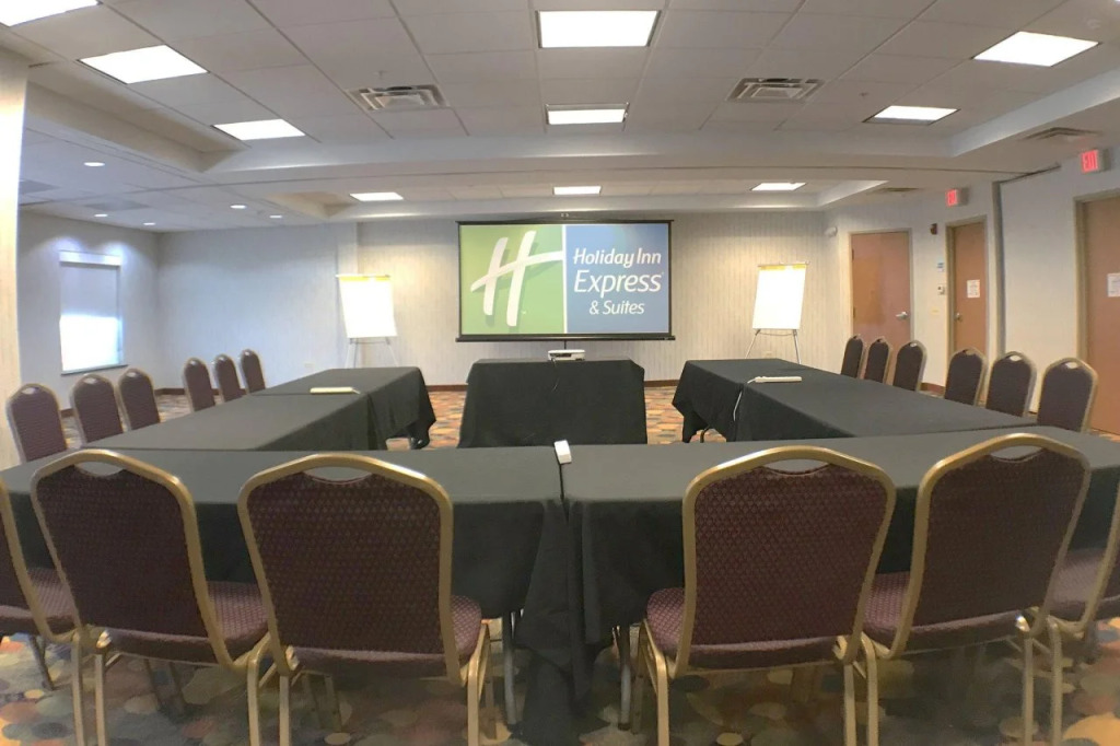 Holiday Inn Express Hotel & Suites Waukegan/Gurnee by IHG