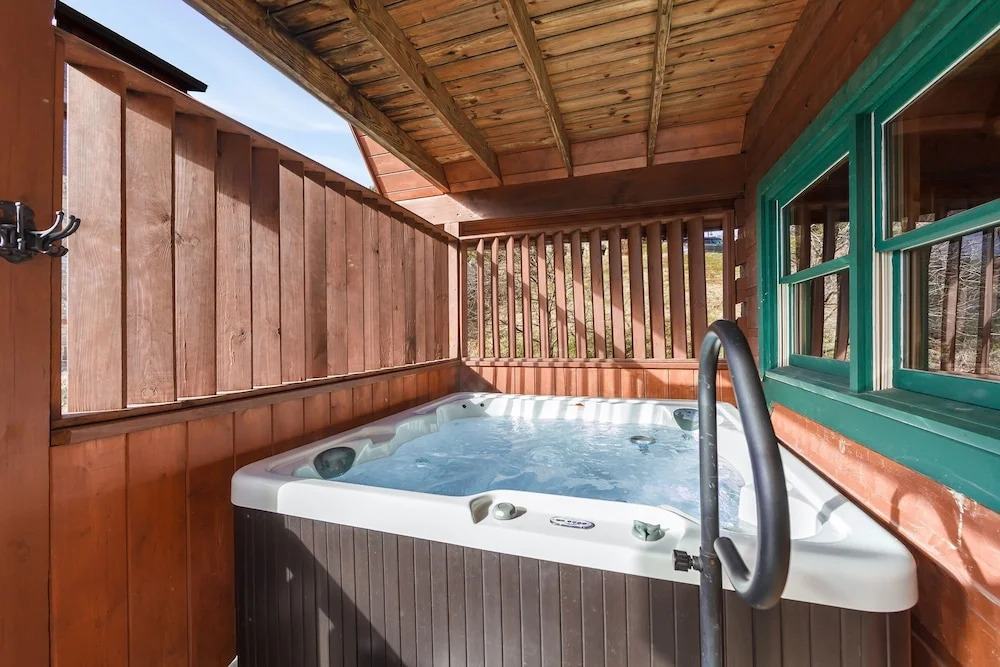 Something Extra 2 Bedroom Cabin by RedAwning