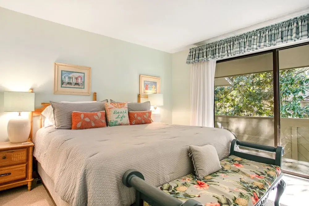 Wonderful Home Close to Everything W/shared Pool, Free Wifi, Central AC