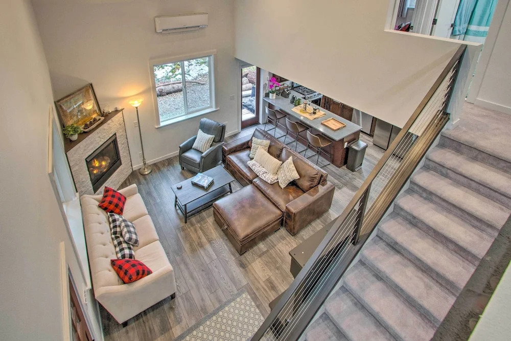 Modern Hideaway: Fire Pit, 5 Mi to Mt Rainier