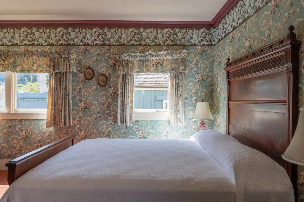Martine Inn