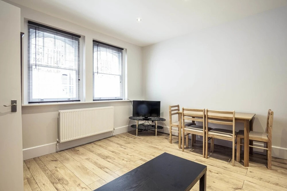 Bright Mornington Avenue Apartment II- KDW02
