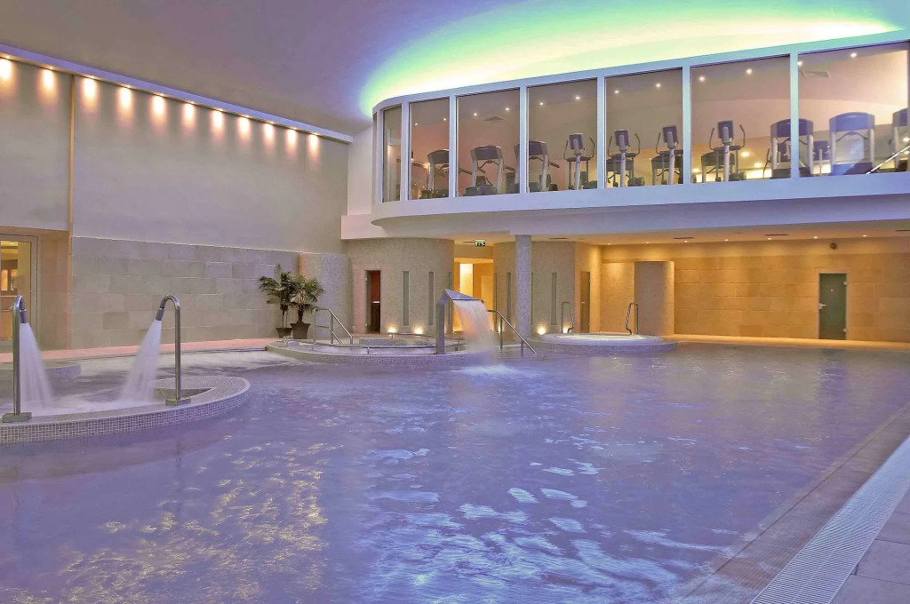 Hodson Bay Hotel
