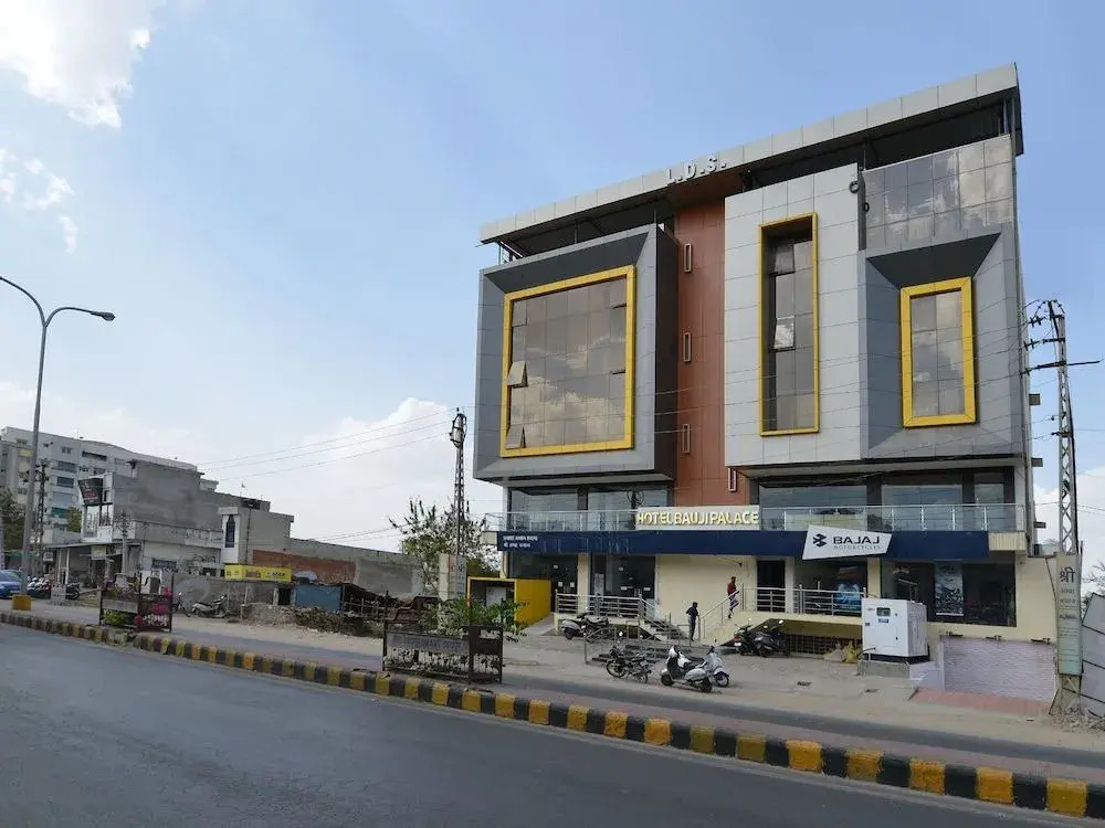 OYO 12694 Hotel Bauji Palace