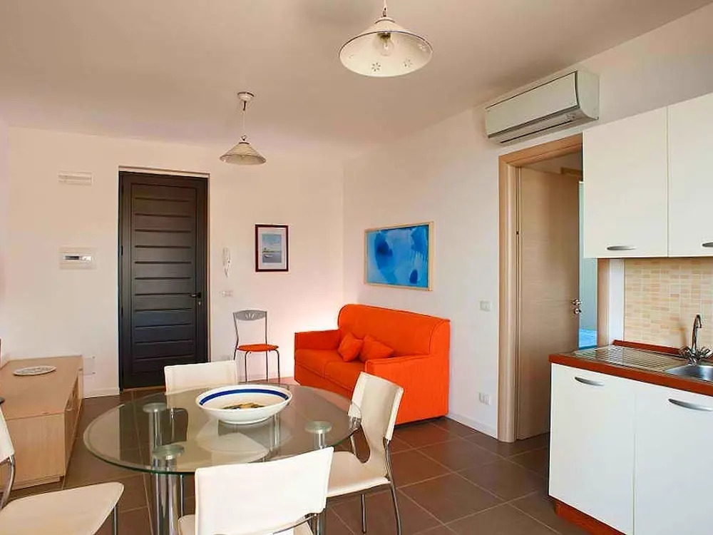 Beautiful Apartment With Outdoor Shower and Beautiful View, Right on the sea