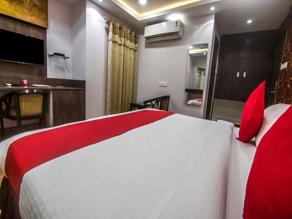 OYO 15582 Hotel Vrinda Regency