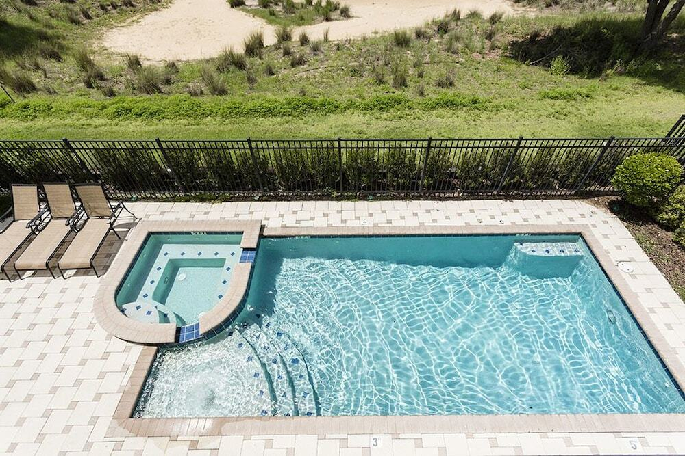 Terrific 5 bed home with a cinima & pool
