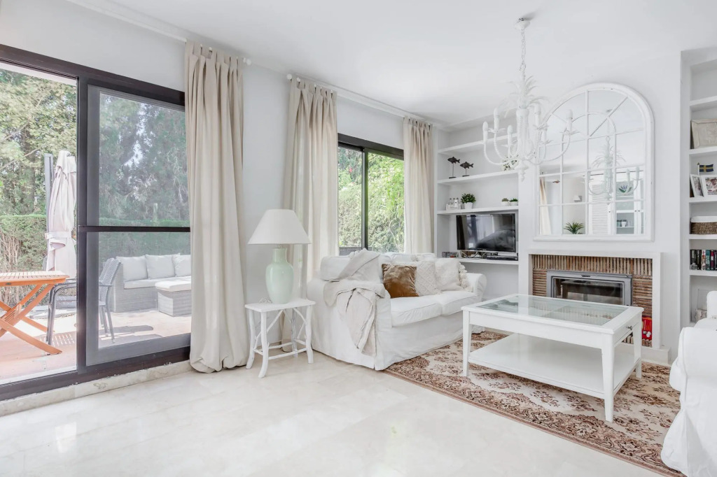 Charming Beachside Townhouse in San Pedro A Lovely Retreat Steps from the Shore