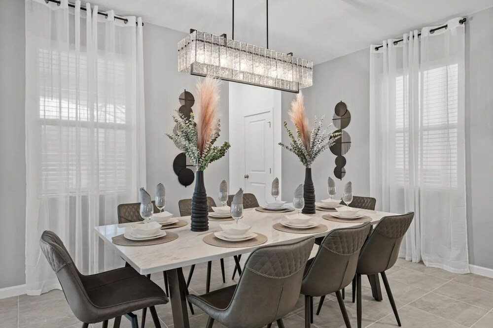 Solara 6BR Villa w/ Pvt Pool, Cinema & Game Room