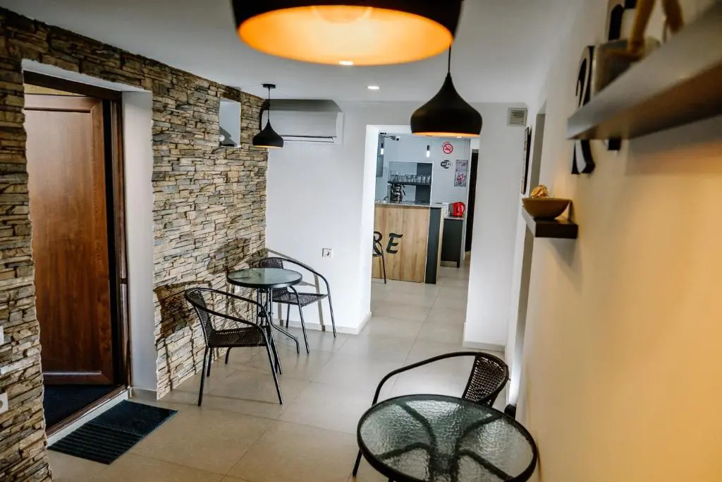 Hostel Re