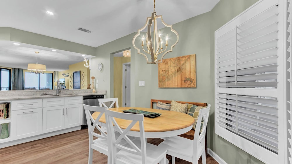 402 Summerhouse by Avantstay Beachfront Condo w/ Community Pool Access