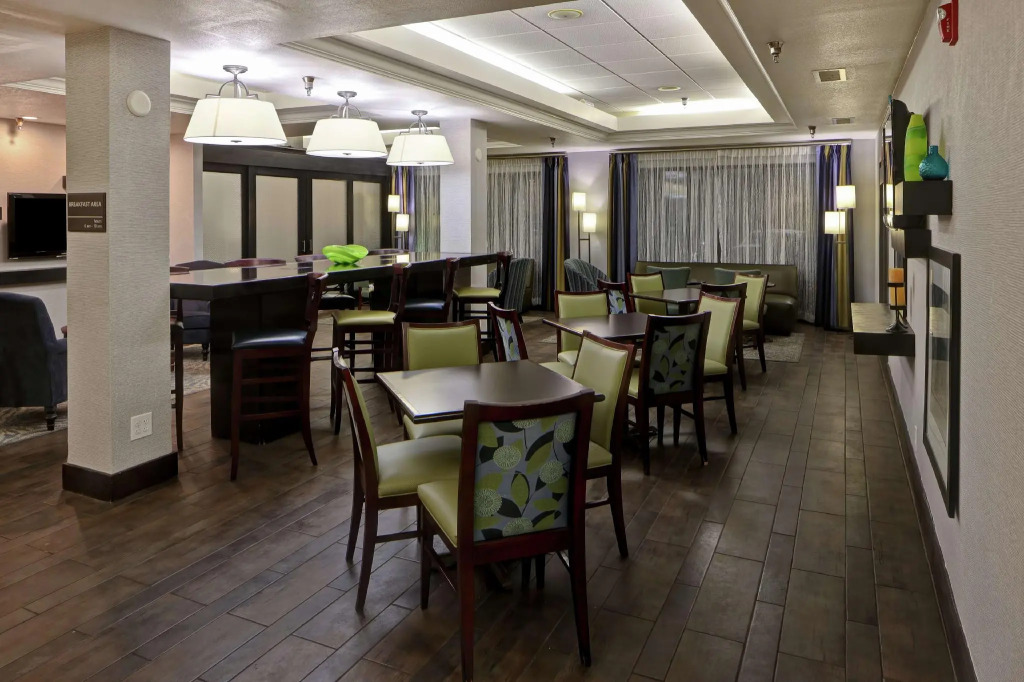 Hampton Inn Atlanta-Woodstock