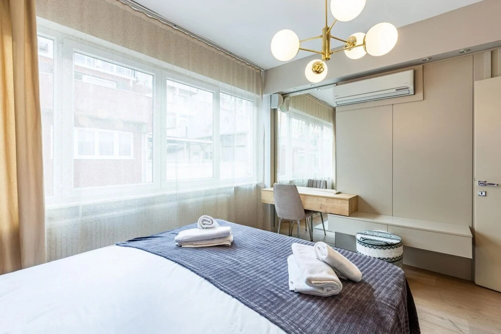 Central Apartment With Bosphorus View in Cihangir