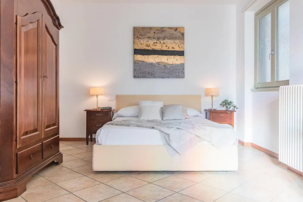 Sunny Varenna Apartment