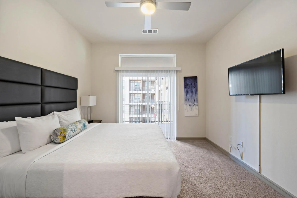 Spacious Private and Elegant Downtown Location