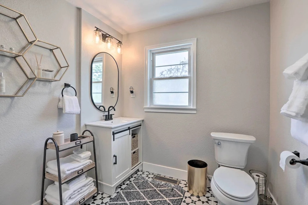 Hot Tub, Fire Pit: Midtown Reno Oasis!