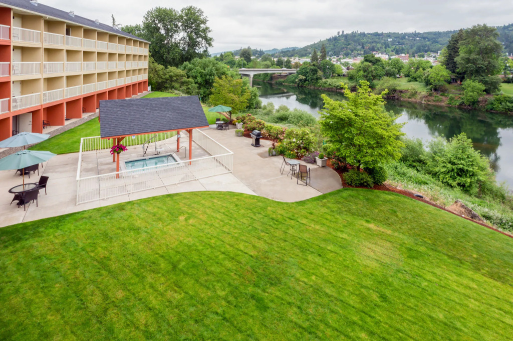 The Lodge at Roseburg