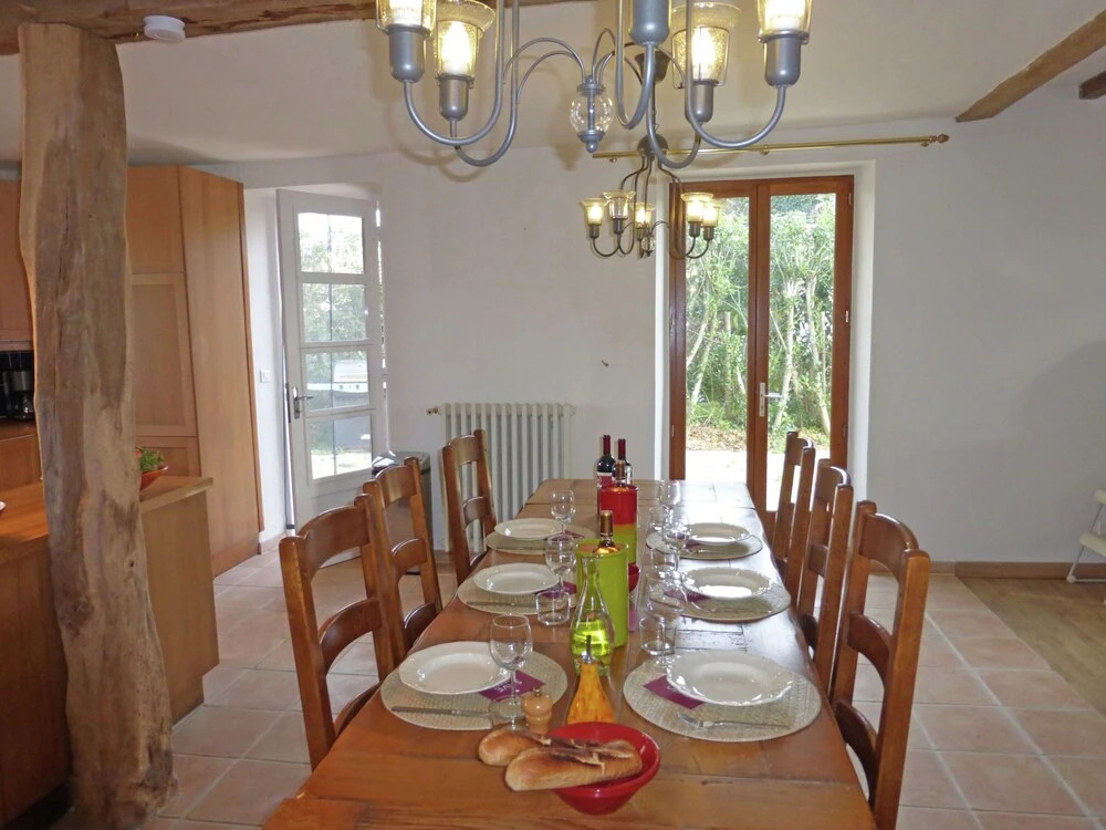 Luxurious Villa in Cazaubon with Swimming Pool