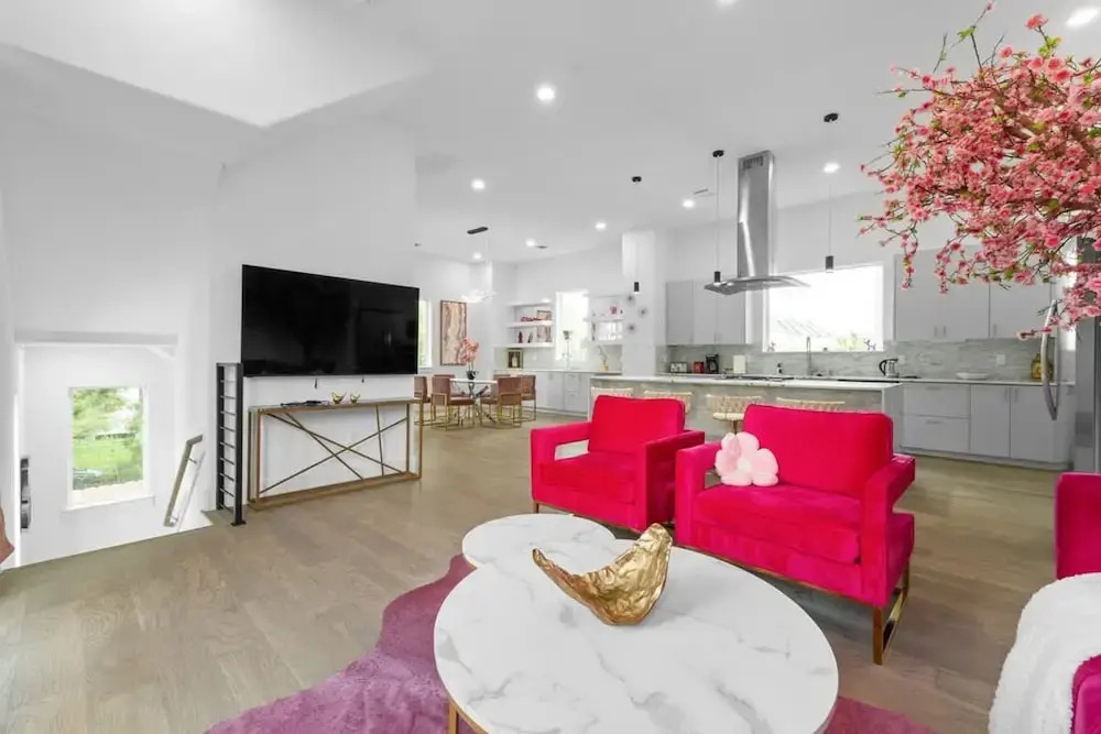 Downtown Houston 3BR Bachelorette Escape