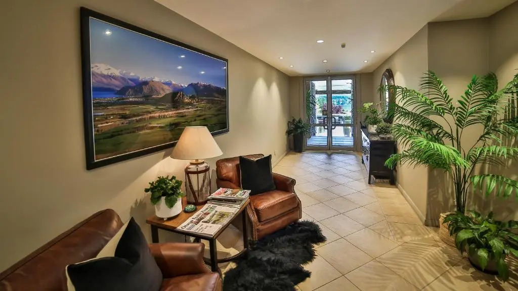 Lakeside Apartments