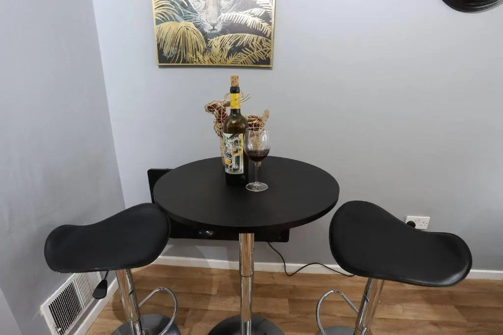 Family and Contractors HS2 NEC Airport 3beds Homebase