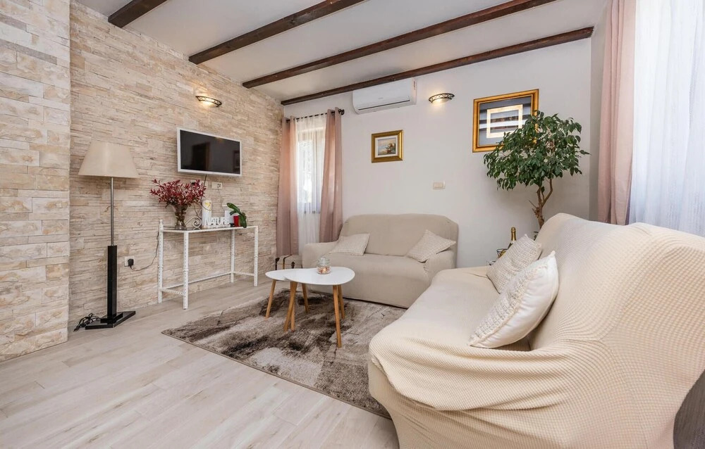 Beautiful Home in Bibinje With 2 Bedrooms, Wifi and Outdoor Swimming Pool