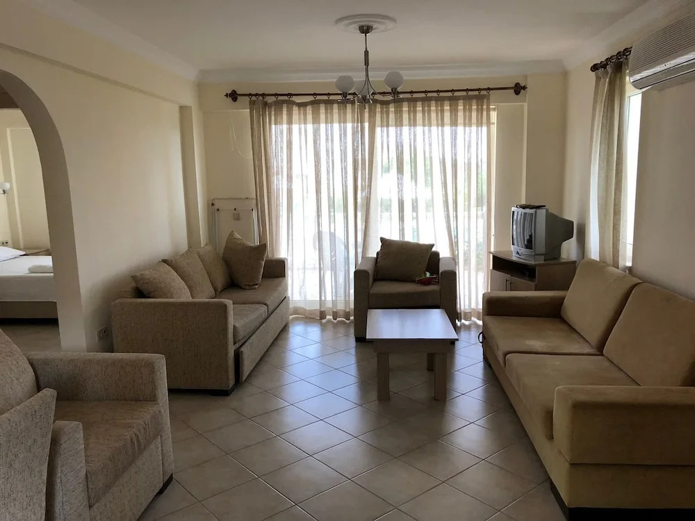 Apartment 3 Bedroom Lake View 4 by Likya Global