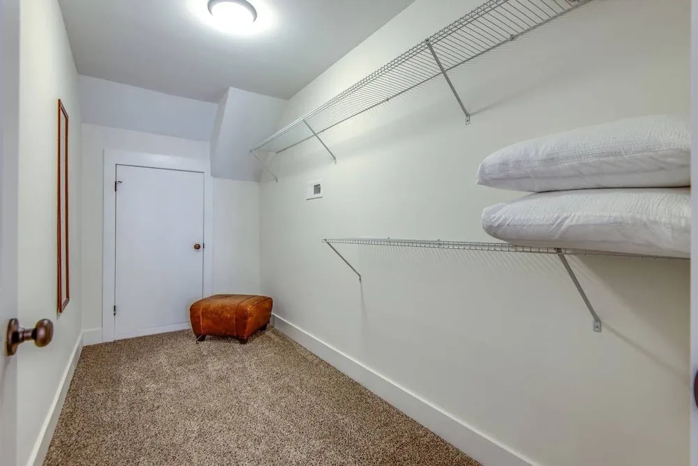 Nashville Bungalow w/ HOT TUB 10 min From Downtown!