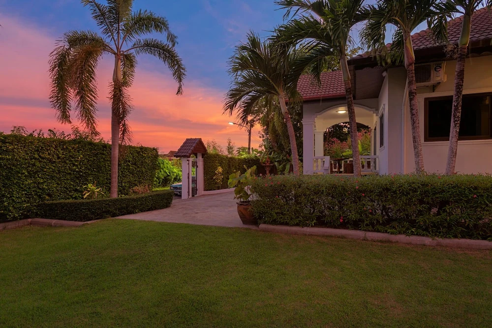 Happy Family Villa 2 -Phuket Private Pool Villa 5 bedrooms with large kitchen and garden