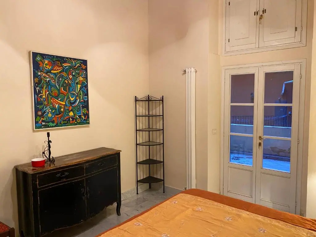 Renovated apartment with 3 bedrooms in an historic palazzo between port and old town