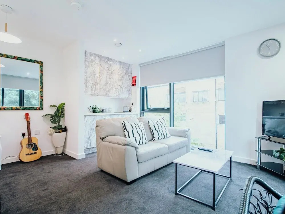 Airy and Bright Apartment in City Center