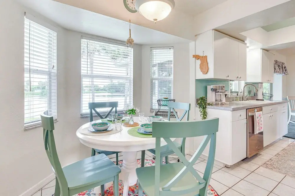 Lakefront Venice Home: 4 Mi to Manasota Key Beach!