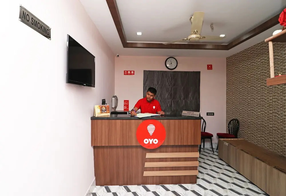 OYO 11723 Hotel Barney Grand