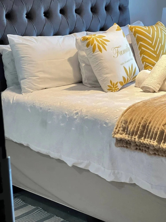 Amazing 2BR 2bath With River View in Waterfall