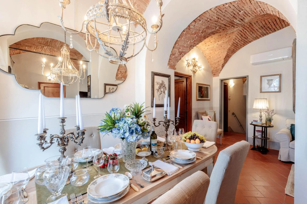Villa Chianti, your Secret 4 Bedrooms Retreat with View over the Vineyards in Marcialla