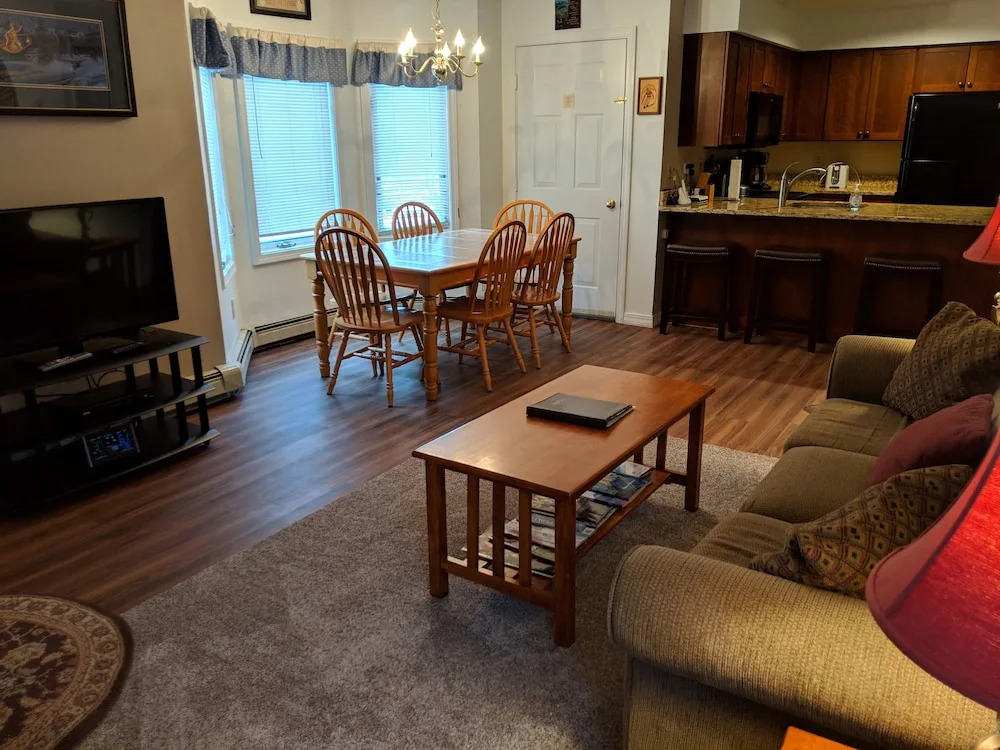 Slopeside Pico Condo by RedAwning