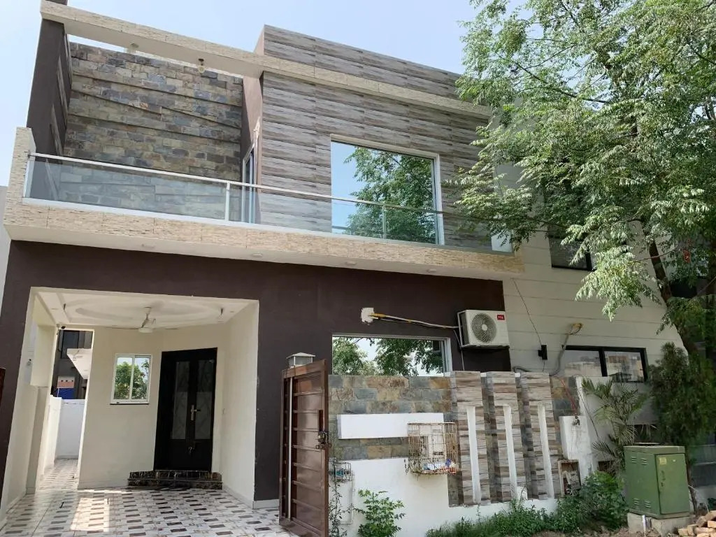 Independent Villa in DHA Phase 6 Lahore Three 3 Bedroom Full House