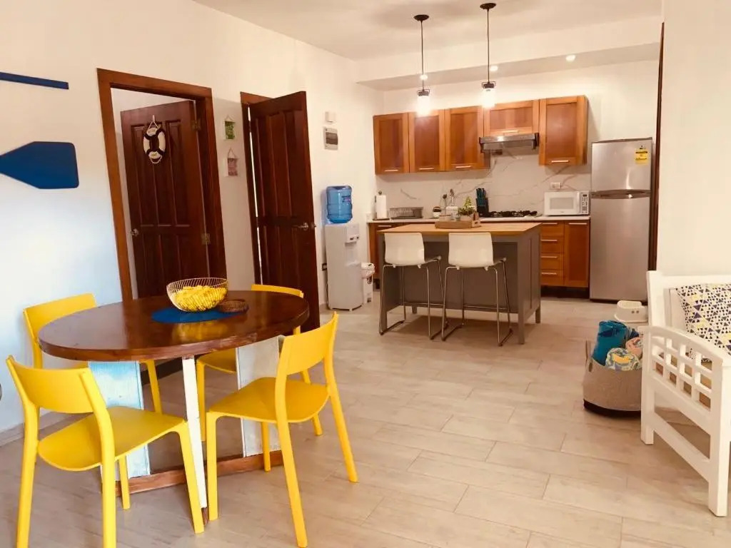 Lovely Beachfront 2 bedrooms condo with 2 pools
