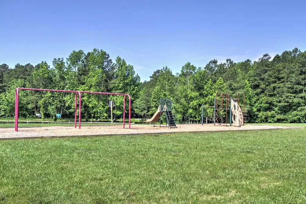 Pool Access, Deck & Grill: Ocean Pines Getaway