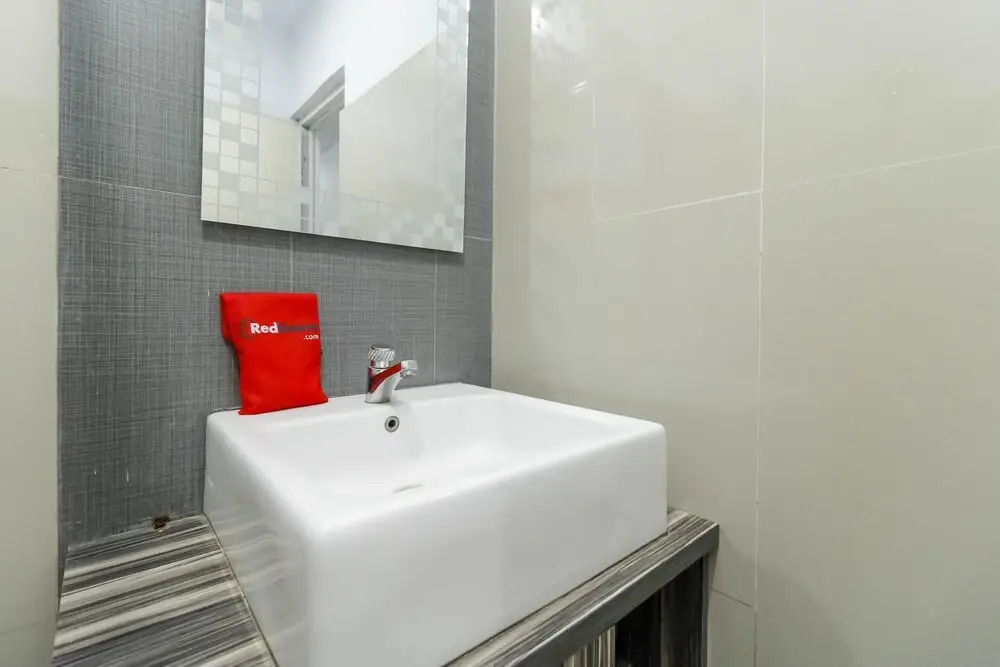 RedDoorz near Manado Town Square