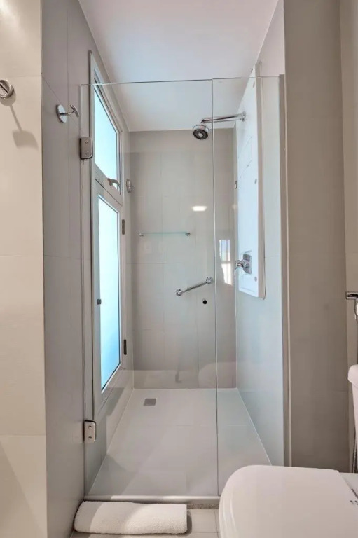 Jade Hotel