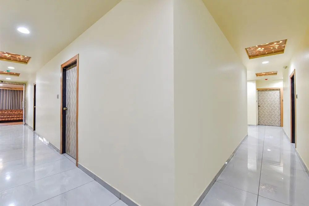 Fabhotel Max Inn