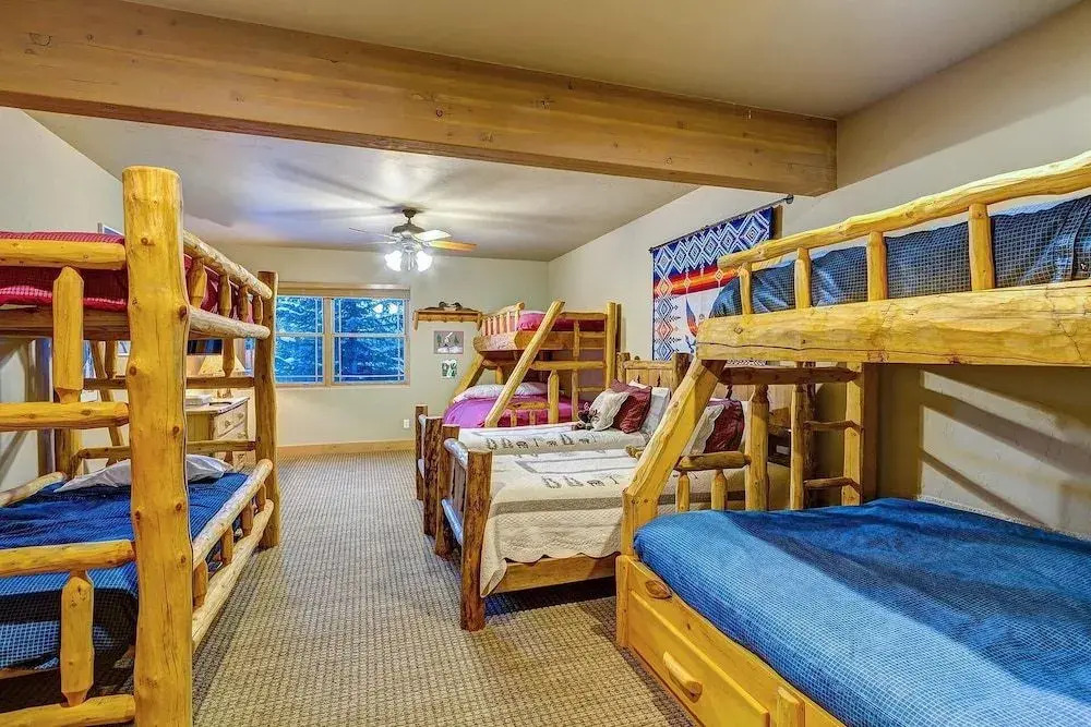Twin Eagles Lodge